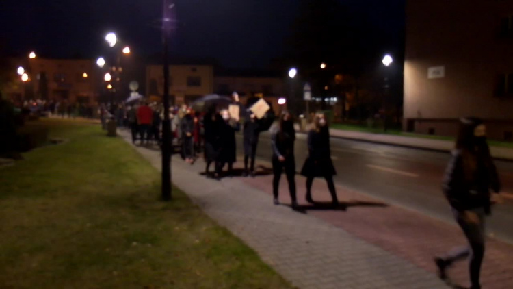 spacer_protest_convert-video-onlinecom.mp4