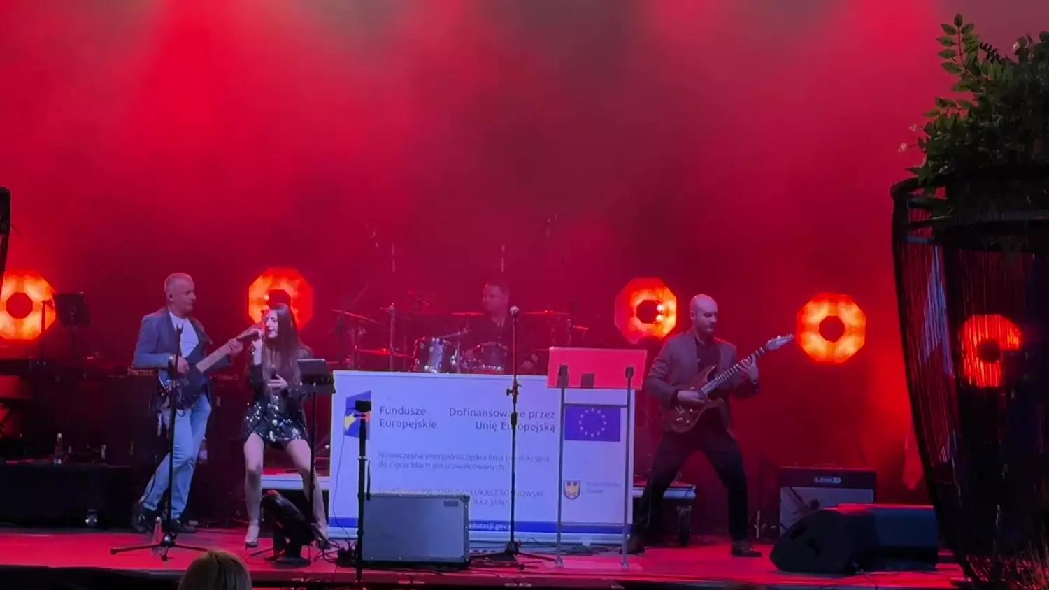 jurajska-szkola-rocka-zawiercie-koncert-w-firmie-omega-31-01-2026-1.mp4